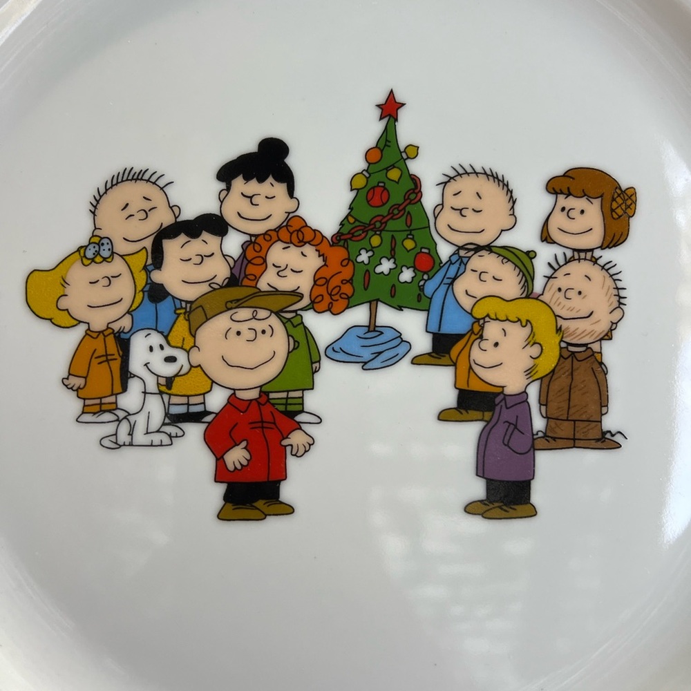 PEANUTS Charlie Brown Christmas Snoopy Dinner Plate The Whole Gang Ceramic NWT - Picture 4 of 7